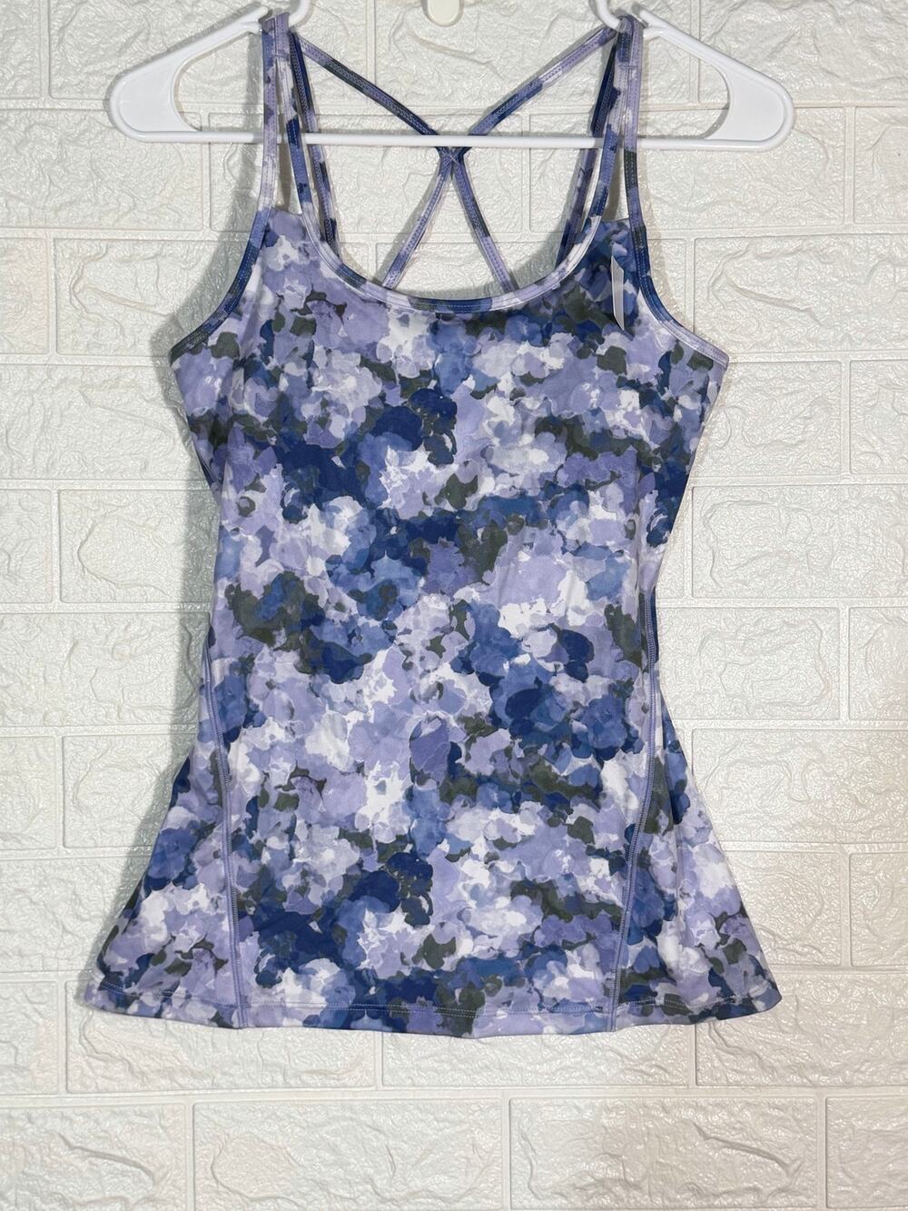 Gaiam Women’s XS Blue Floral Strappy Yoga Tank Top Built-In Bra NWT